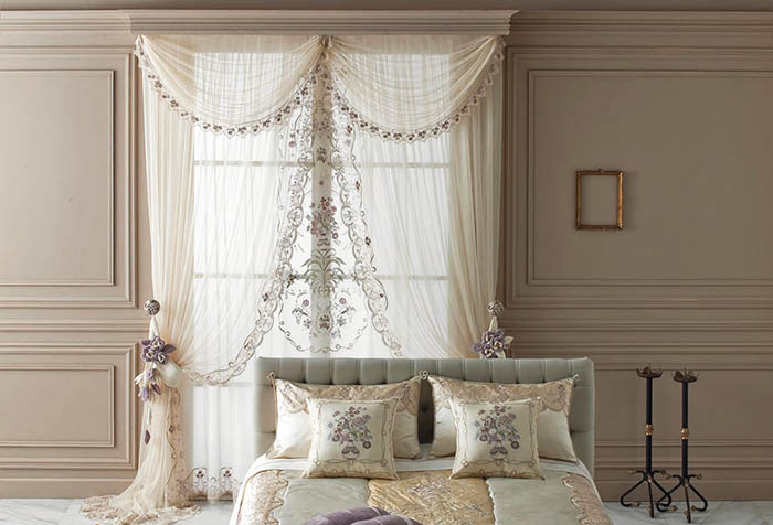 Jacquard lace curtains - is a extremely stylish  decoration of the windows, charming by its grace and delicacy. These curtains can be not only white, but also shades of flax and cream. Their sizes can be very different, so they will successfully fit into any interior and will decorate your new plastic windows, in combination with the plastic profile jacquard looks very harmonious.