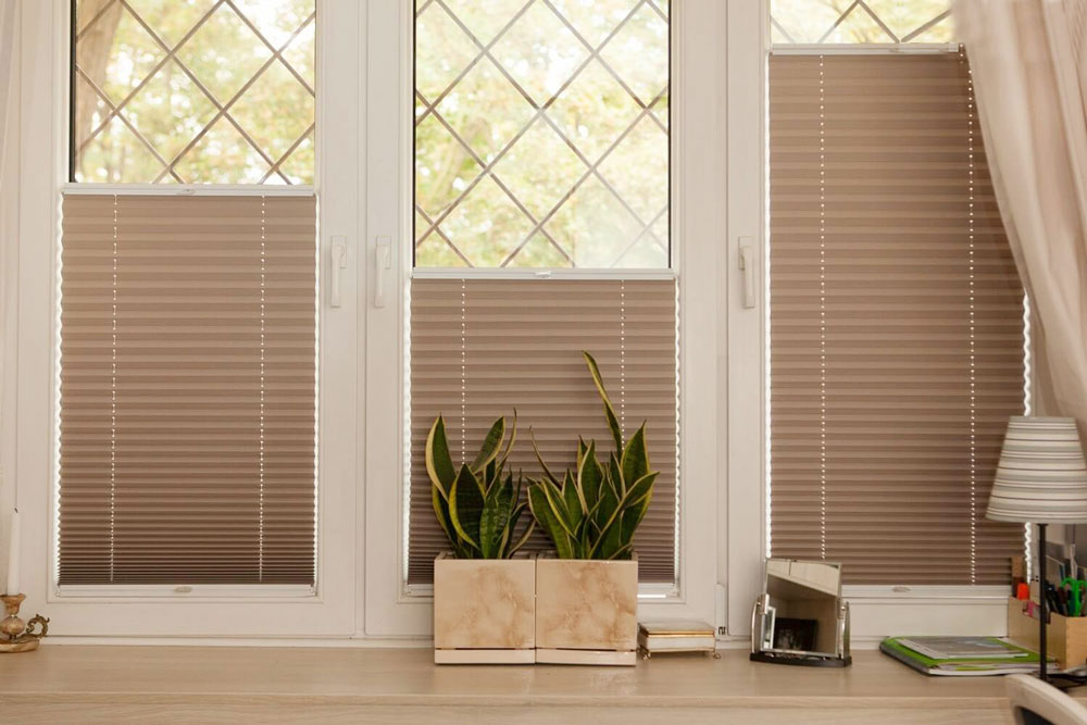 Tips on the selection of decor for PVC windows.