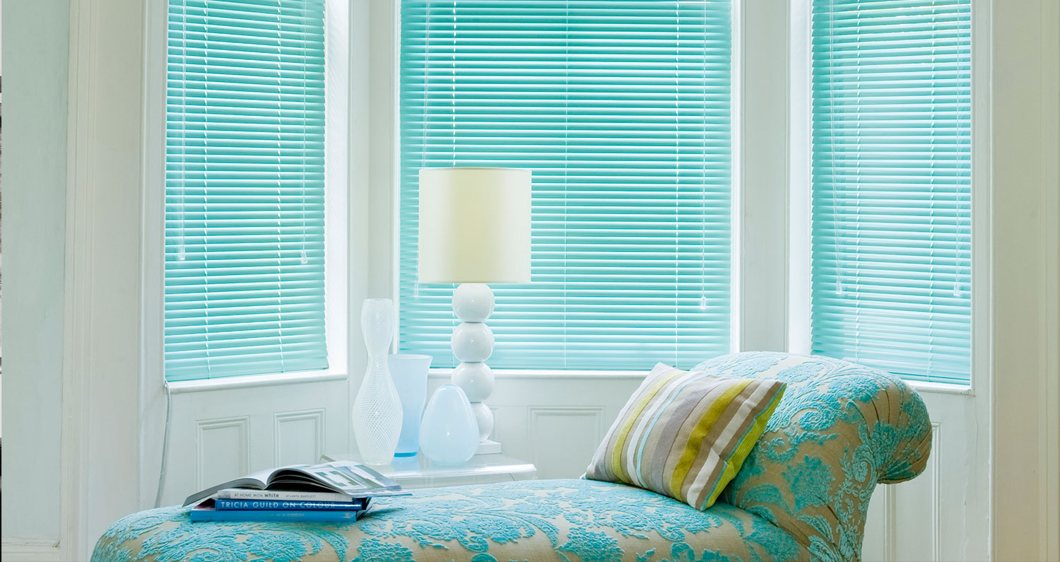  Jalousie is a very popular window accessory. This is a relatively inexpensive and practical decoration, especially common in office buildings. Having information about all the types of blinds you will easily be able to make the right choice.
