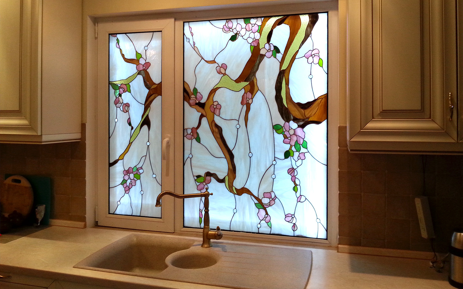 How to provide stained glass with necessary care?