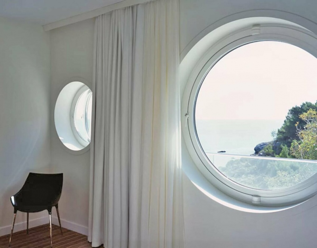 If round windows are appropriate at home