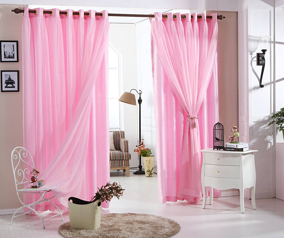 Fashionable window decor colors: pink