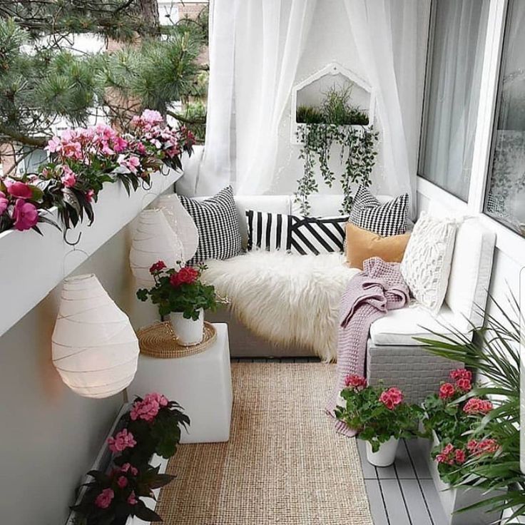 Small balcony can also be beautiful