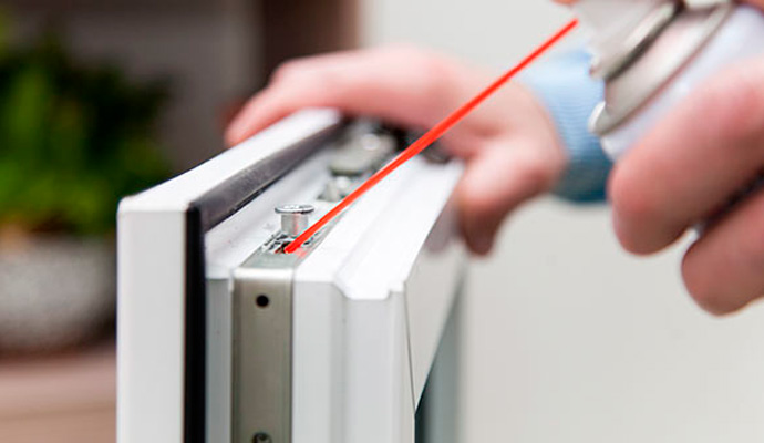Fittings lubrication is the simplest procedure for window maintenance