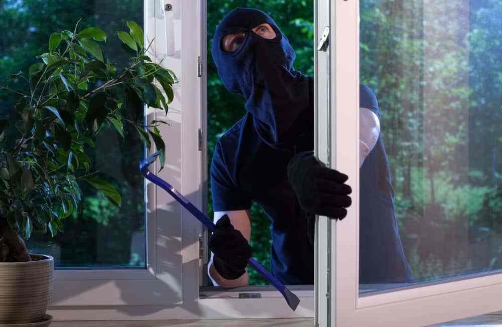What should be remembered when choosing windows for the ground floor