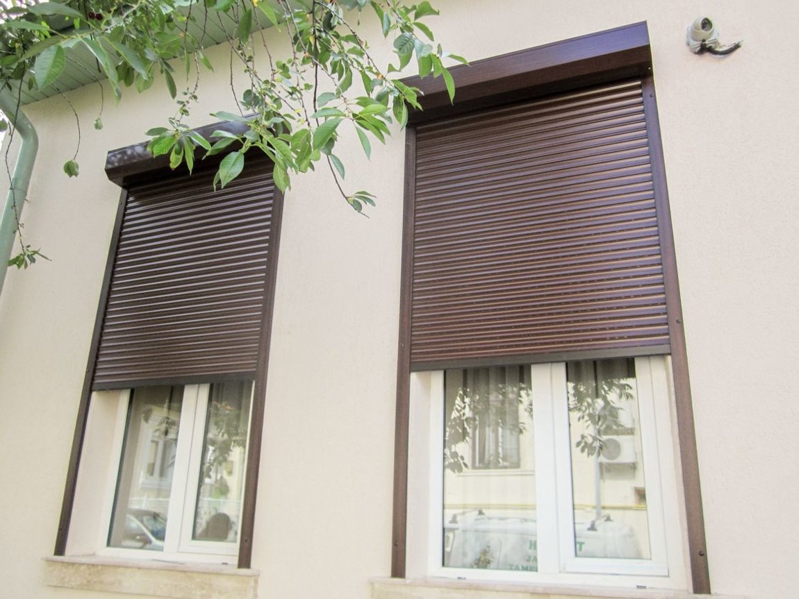 Types of roller shutters and their combination with PVC windows
