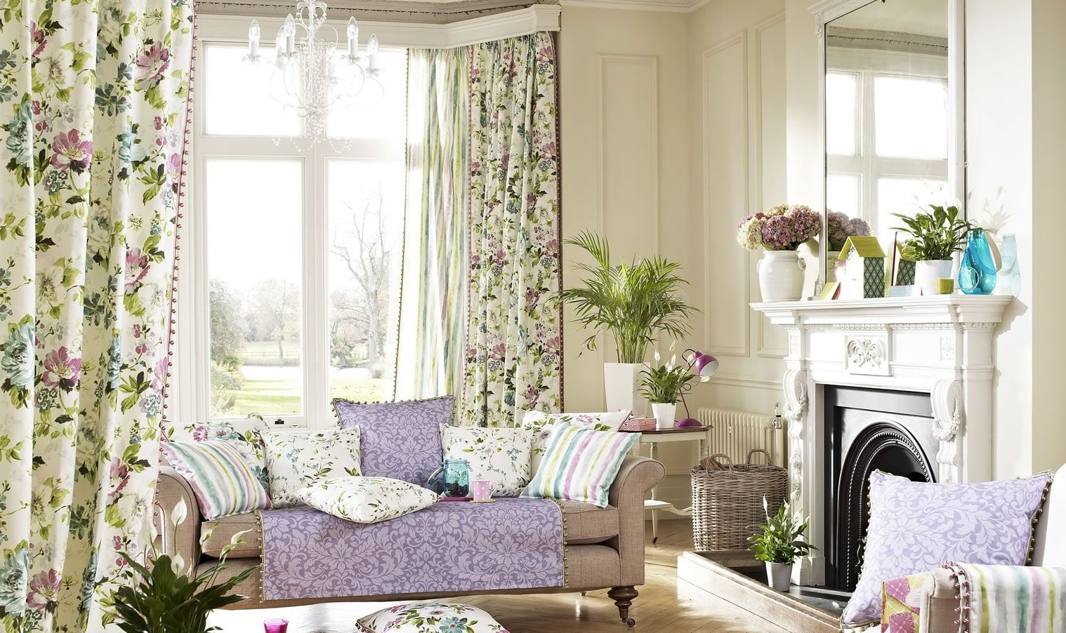 Floral Patterns in Window Decor: Delicacy and Vivacity