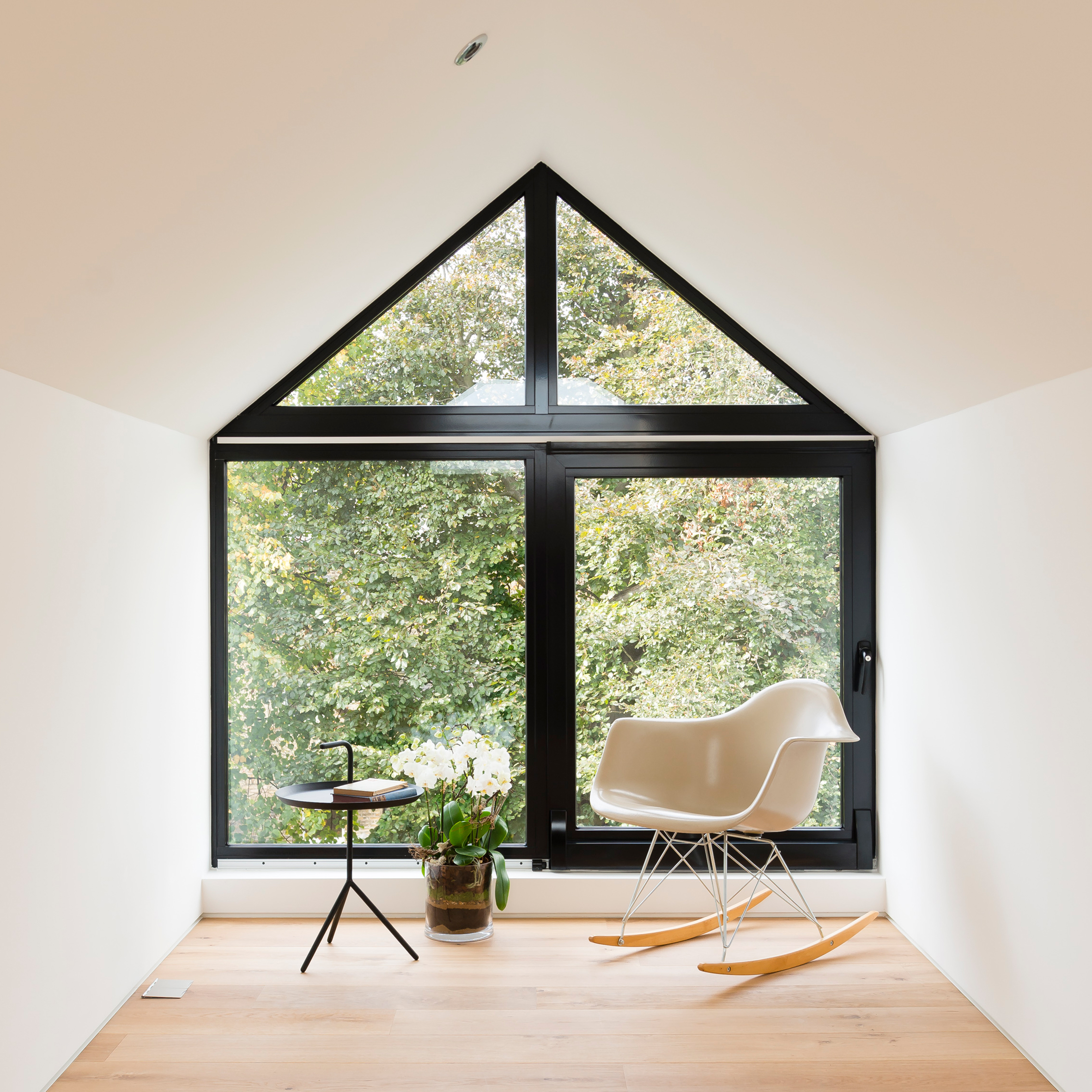 Triangular PVC Windows:Dynamics of Sharp Angles